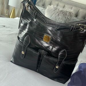 🖤 Dooney& Burke🖤 Real Leather! A Classic!